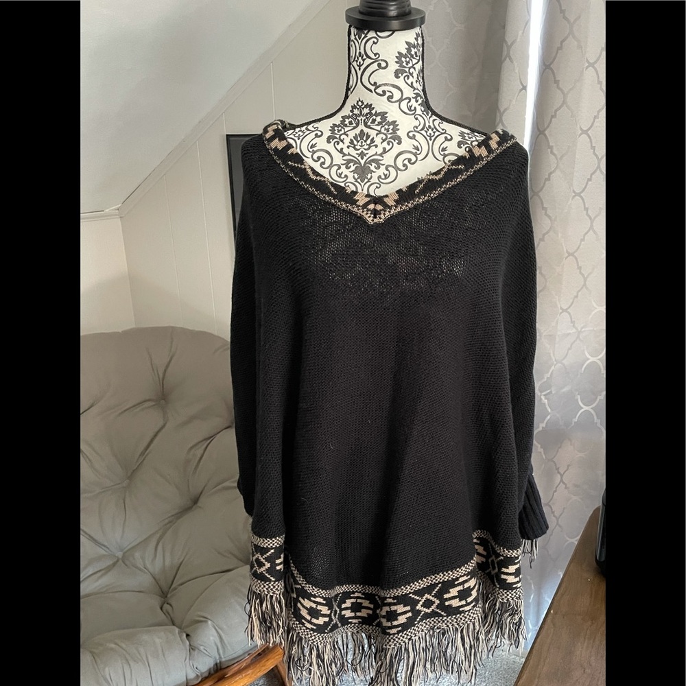 Derek Heart black poncho size xl